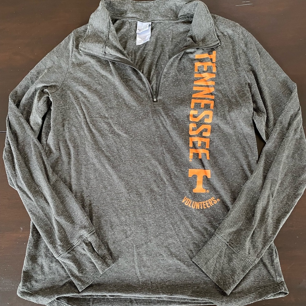Tennessee volunteers long sleeve 1/2 zip top.